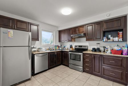 For Lease - 52 Champagne Avenue Unit# C, Dows Lake - Civic Hospital and Area, Ontario - Photo 5