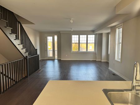 For Lease - 25 Prince William Boulevard, Clarington, Ontario - Photo 5