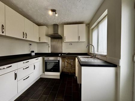 3 bedroom semi-detached house to rent - Photo 5