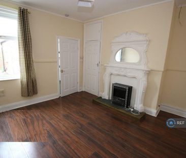 3 bedroom end of terrace house to rent - Photo 2