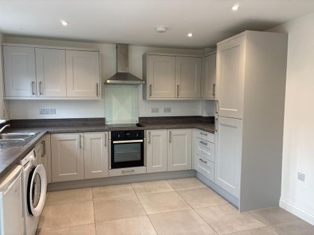 2 bedroom semi-detached house to rent - Photo 5