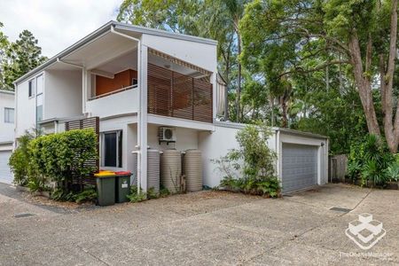 Modern 3-Bedroom Townhouse in Prime Indooroopilly Location - Photo 4