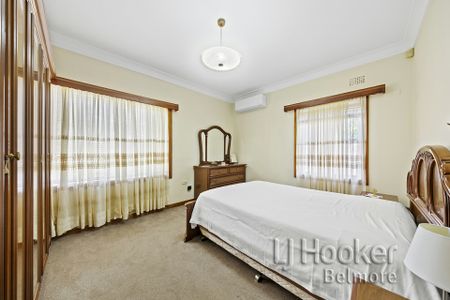 Spacious Family Home in Convenient Location - Photo 4