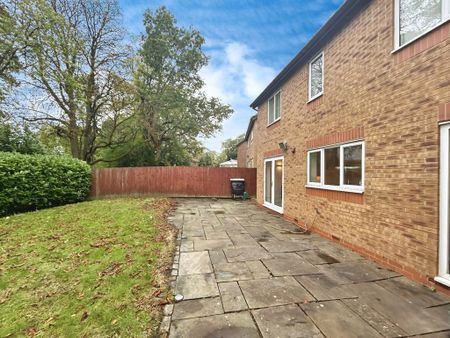 4 bedroom detached house to rent - Photo 2