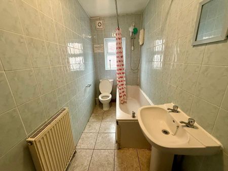 1 bedroom in a house share to rent - Photo 4