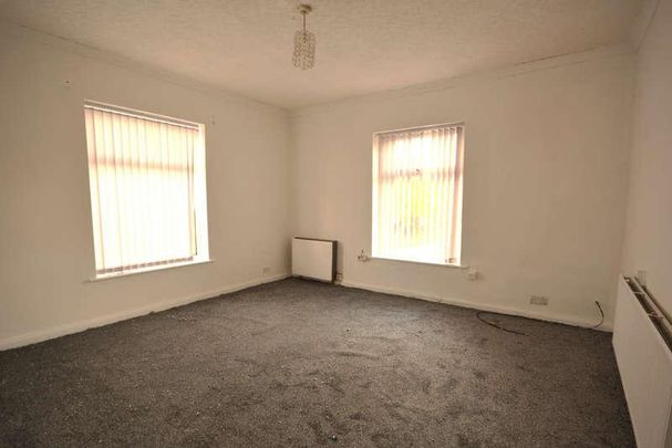 Coalshaw Green Road, Chadderton, OL9 - Photo 1