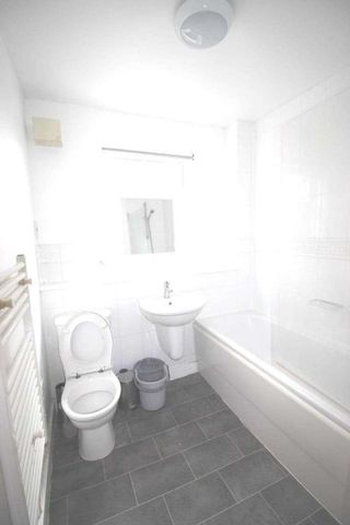 Brook Square, Shooter`s Hill, SE18 - Photo 5