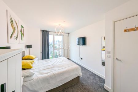 3 bedroom flat to rent - Photo 4