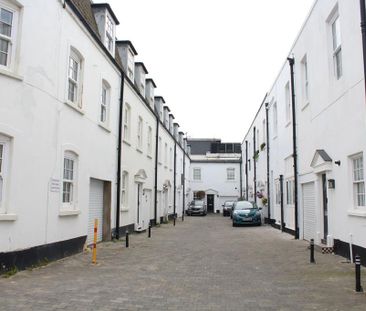 1 bedroom mews to rent - Photo 2