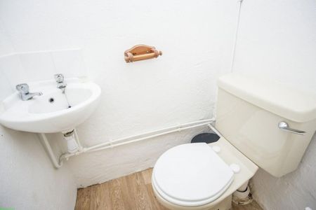 4 bedroom terraced house to rent - Photo 5