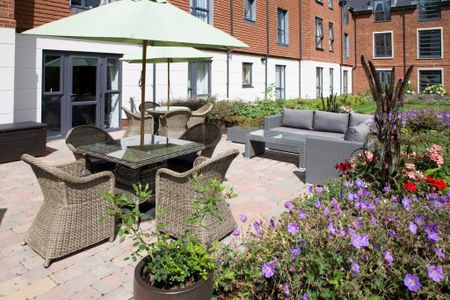 1 bedroom retirement property to rent - Photo 5