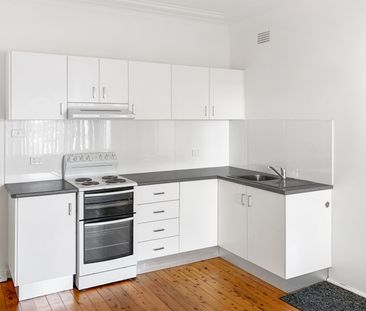 Neat and Tidy 2 Bedder With Water Views! - Photo 1