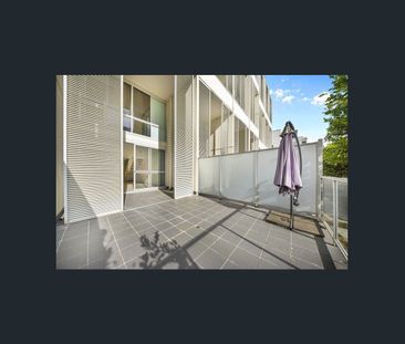 Sunbathed northerly aspect from this spacious split-level apartment... - Photo 5