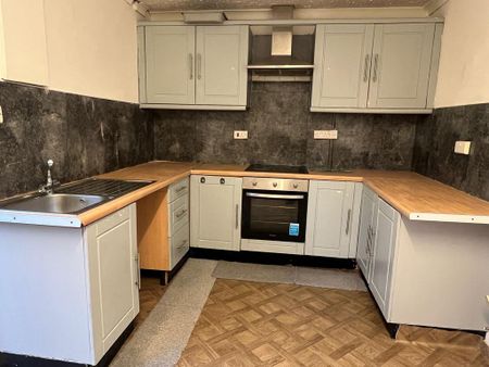 3 bedroom semi-detached house to rent - Photo 5