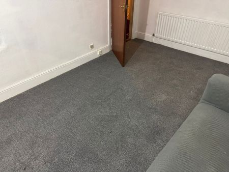 3 Bed Terraced House, Boundary Road, E13 - Photo 2