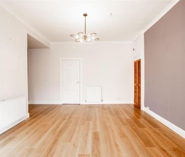 2 bedroom ground floor flat to rent - Photo 1