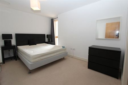 Cromwell Court, Leeds City Centre, LS10 1HN - Photo 4