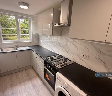 3 bedroom flat to rent - Photo 4
