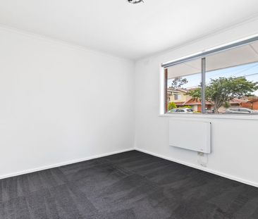 Freshly painted and set in a fantastic, convenient location! - Photo 6