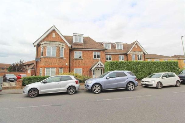 High Road, Byfleet, KT14 - Photo 1