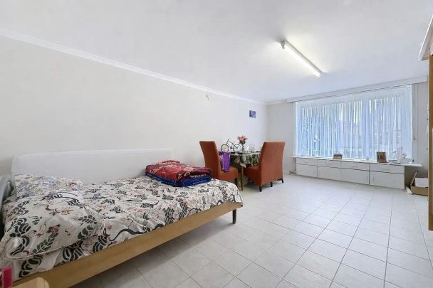 Centraal gelegen woning met terras en 1 slaapkamer - Photo 1