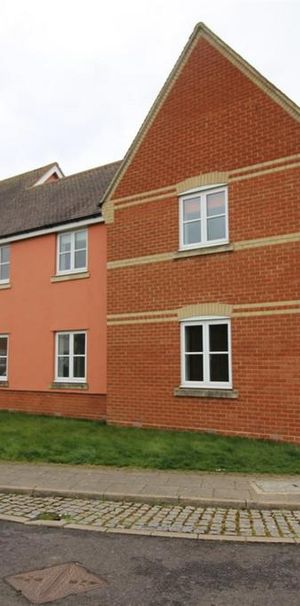 4 bedroom link detached house to rent - Photo 1