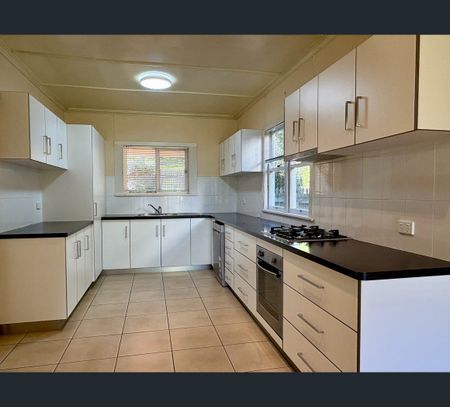 54 North Street, Mount Lofty, Qld 4350 - Photo 3
