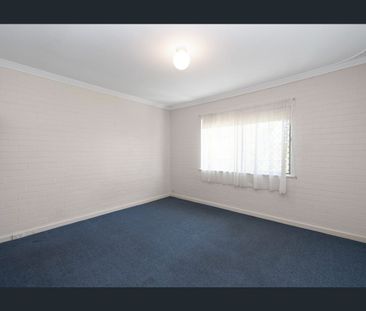 Convenient Location 2 Bedroom, 1 Bathroom Unit! - Photo 3