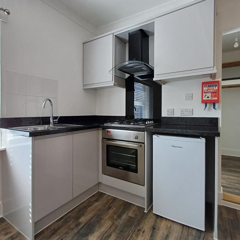 Studio to rent - Photo 1