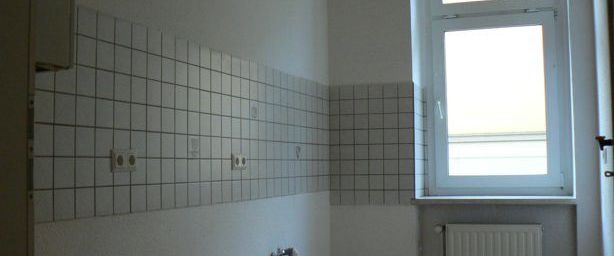 2Raumwohnung mit Balkon Nähe Landtag frei ab Dezember- EBK kann übernommen werden: Zweizimmerwohnung mit Balkon u. Tageslichtbad mit Wanne/Dusche - Foto 1
