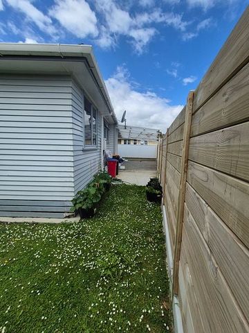 Awapuni 3 Bedrooms - Photo 2