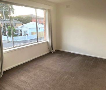Fabulous first floor one bedroom apartment. - Photo 2