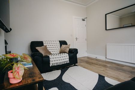 6 Bed Terraced House, Burley Lodge Road, LS6 - Photo 4