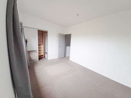 Popular townhouse in a great location - Photo 3