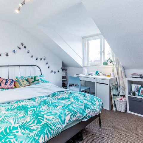 3 Bedroom, 1 bath, 1 reception Flat - Photo 1