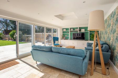 5 bedroom detached house to rent - Photo 2