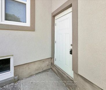 142 Simcoe Street N #B - Photo 5