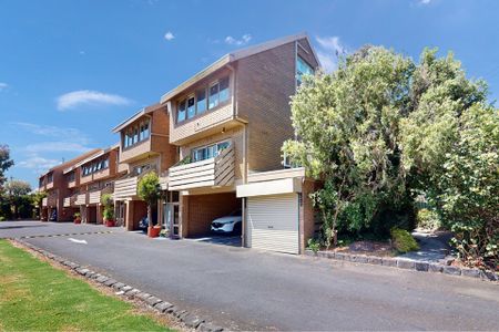 Exceptionally Large 2brm Townhouse - Photo 5