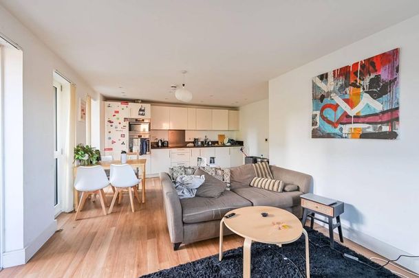 3 bedroom flat to rent - Photo 1