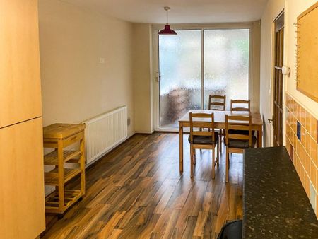 3 bedroom end of terrace house to rent - Photo 3