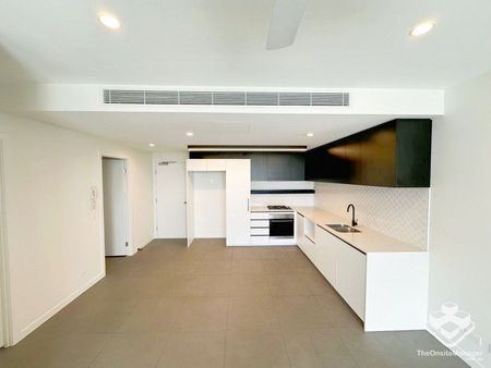 LUXURY UNFURNISHED 1 BEDROOM APARTMENT IN WEST END - Photo 3