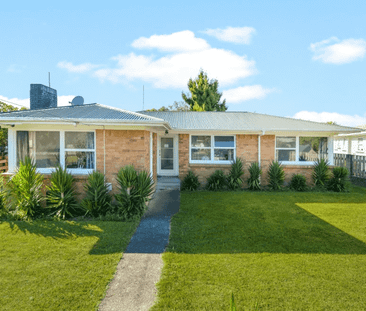 Spacious, Three Bedroom Family Home - Photo 2