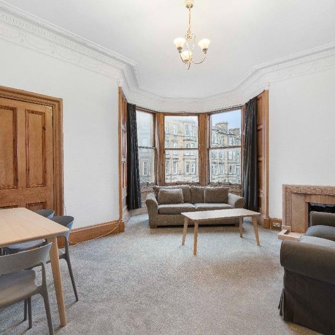 4 bedroom flat to rent - Photo 1