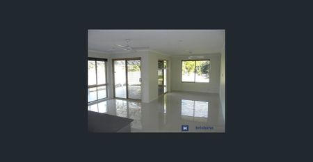 Spacious Home w/ Garden Maintenance Included - Photo 3