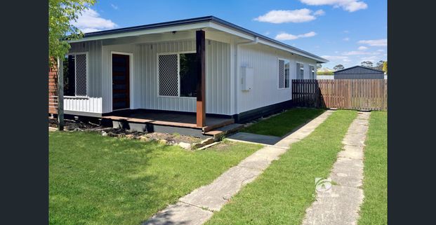 4 BEDROOMS – SECURE YARD WITH STORAGE - Photo 1