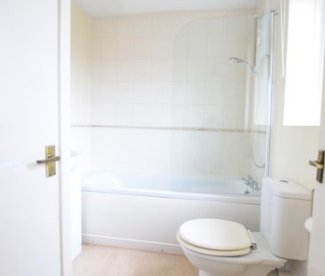 3 Bedroom Property semi detached with Garage and Driveway - Photo 6