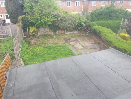 3 Beds - Semi-detached house - - Photo 2