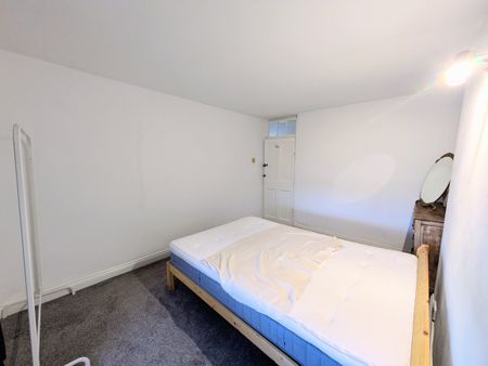 The Shoe, Chippenham, North Wraxall - Photo 5