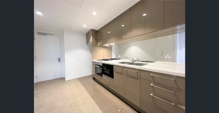 Spacious One Bedroomat Level 42 with beautiful view! - Photo 5