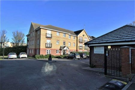 Ensign Close, Leigh-on-sea, Essex, SS9 - Photo 2